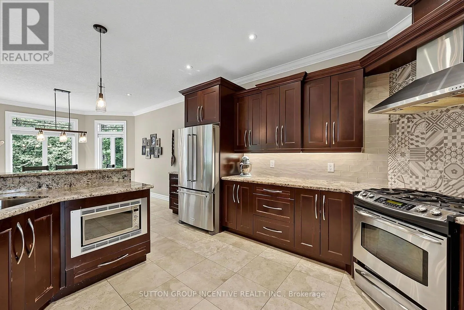 18 LLOYD COOK DRIVE W
