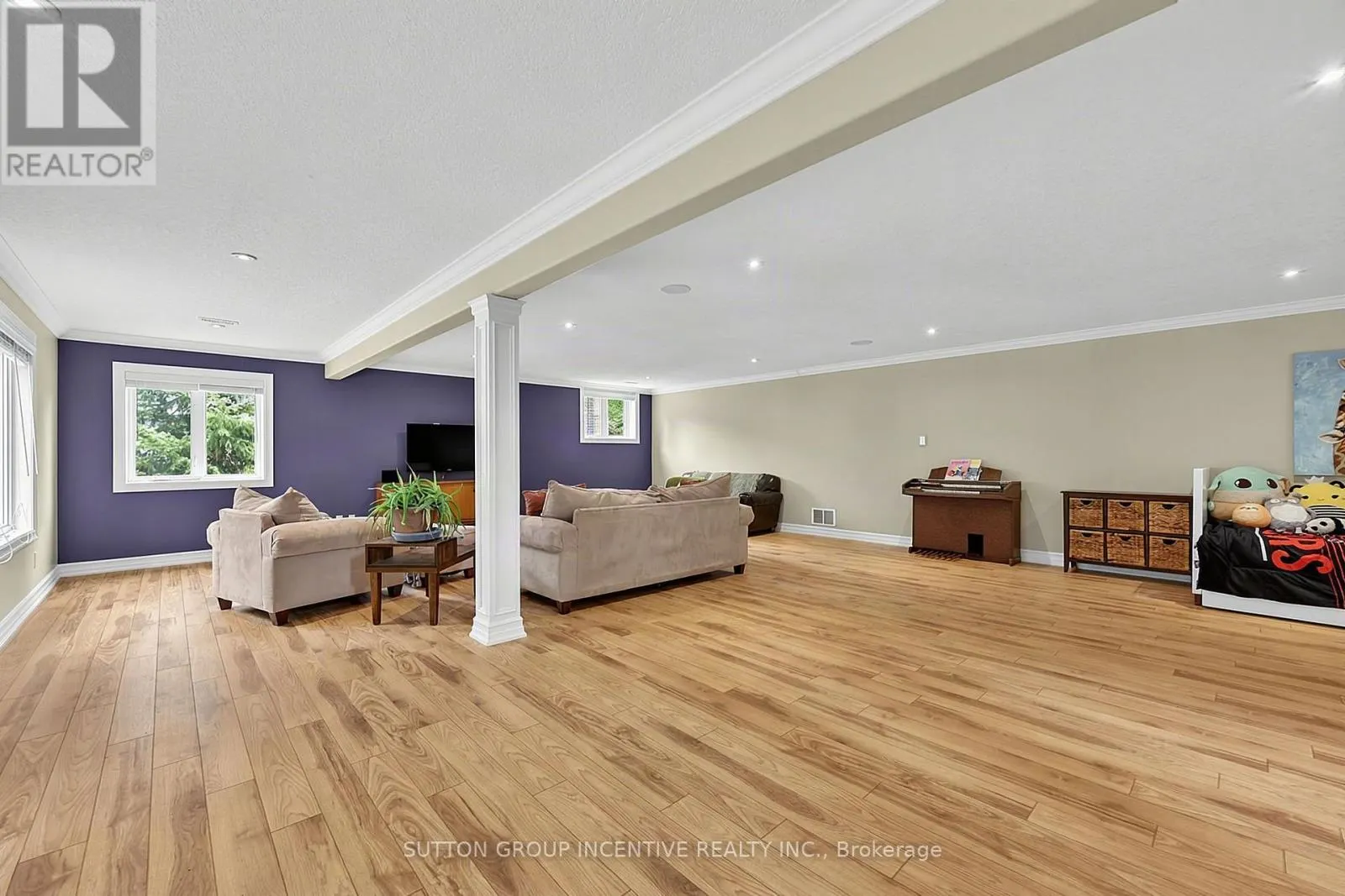 18 LLOYD COOK DRIVE W