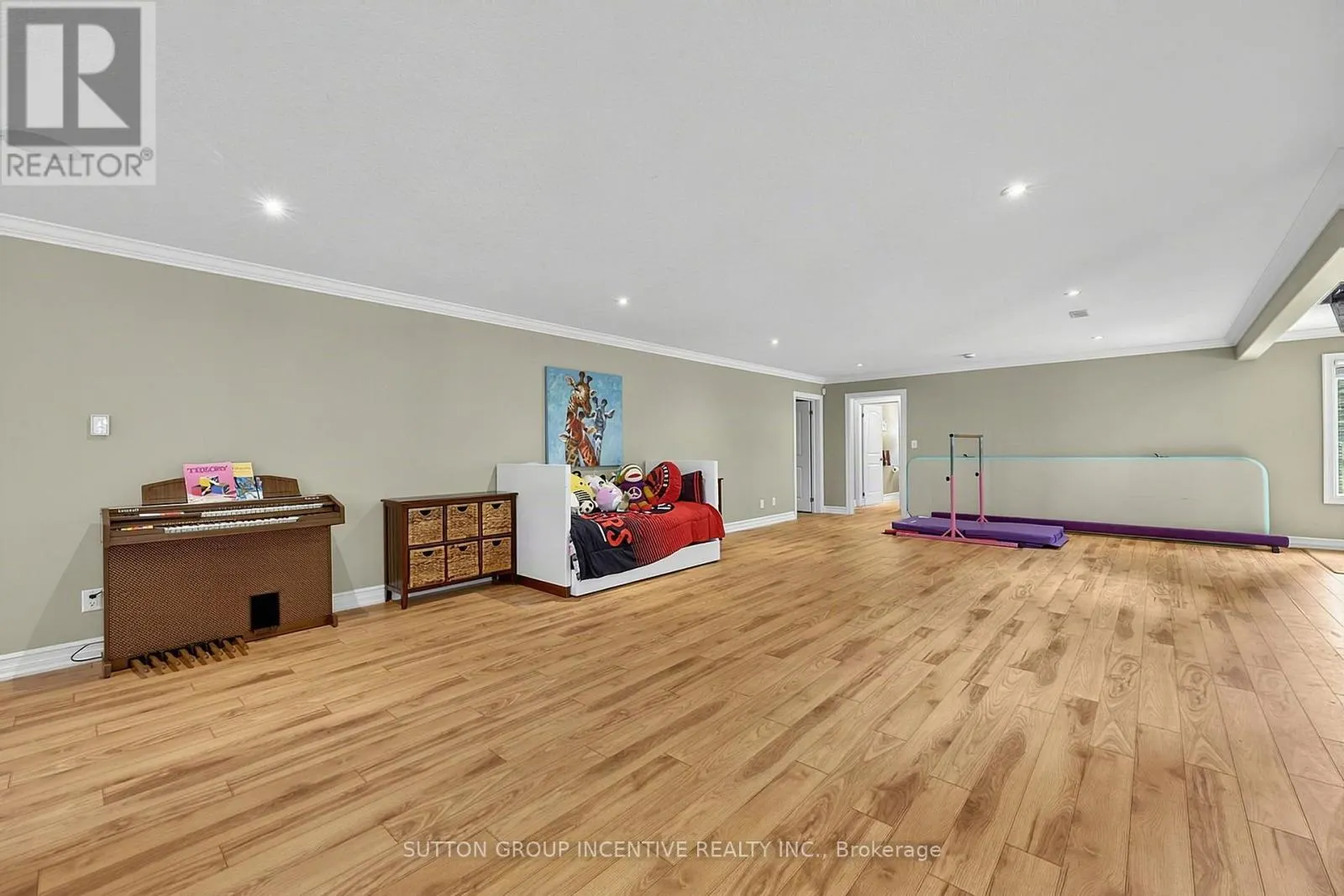 18 LLOYD COOK DRIVE W