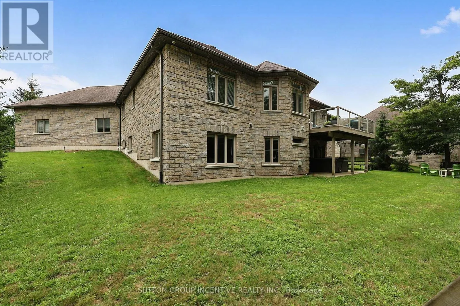 18 LLOYD COOK DRIVE W