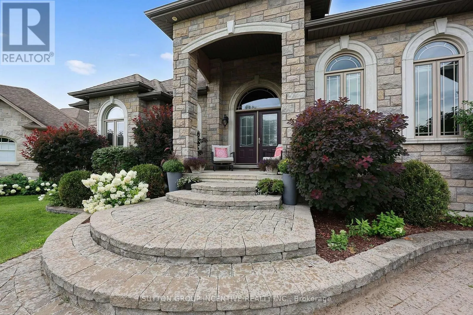 18 LLOYD COOK DRIVE W