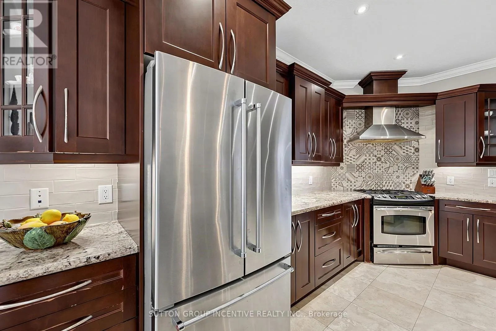 18 LLOYD COOK DRIVE W