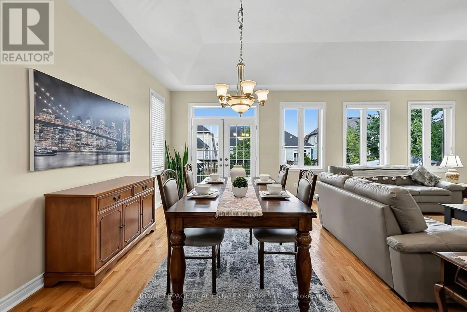 17 LEEWARD CIRCLE
