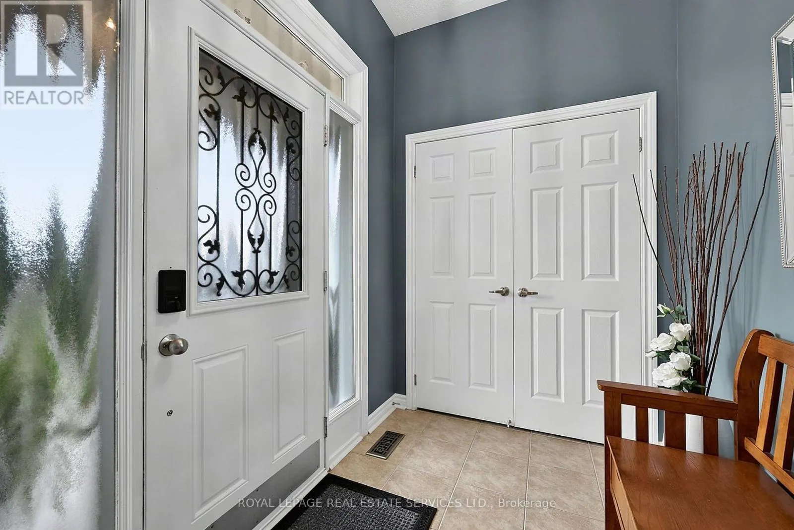 17 LEEWARD CIRCLE