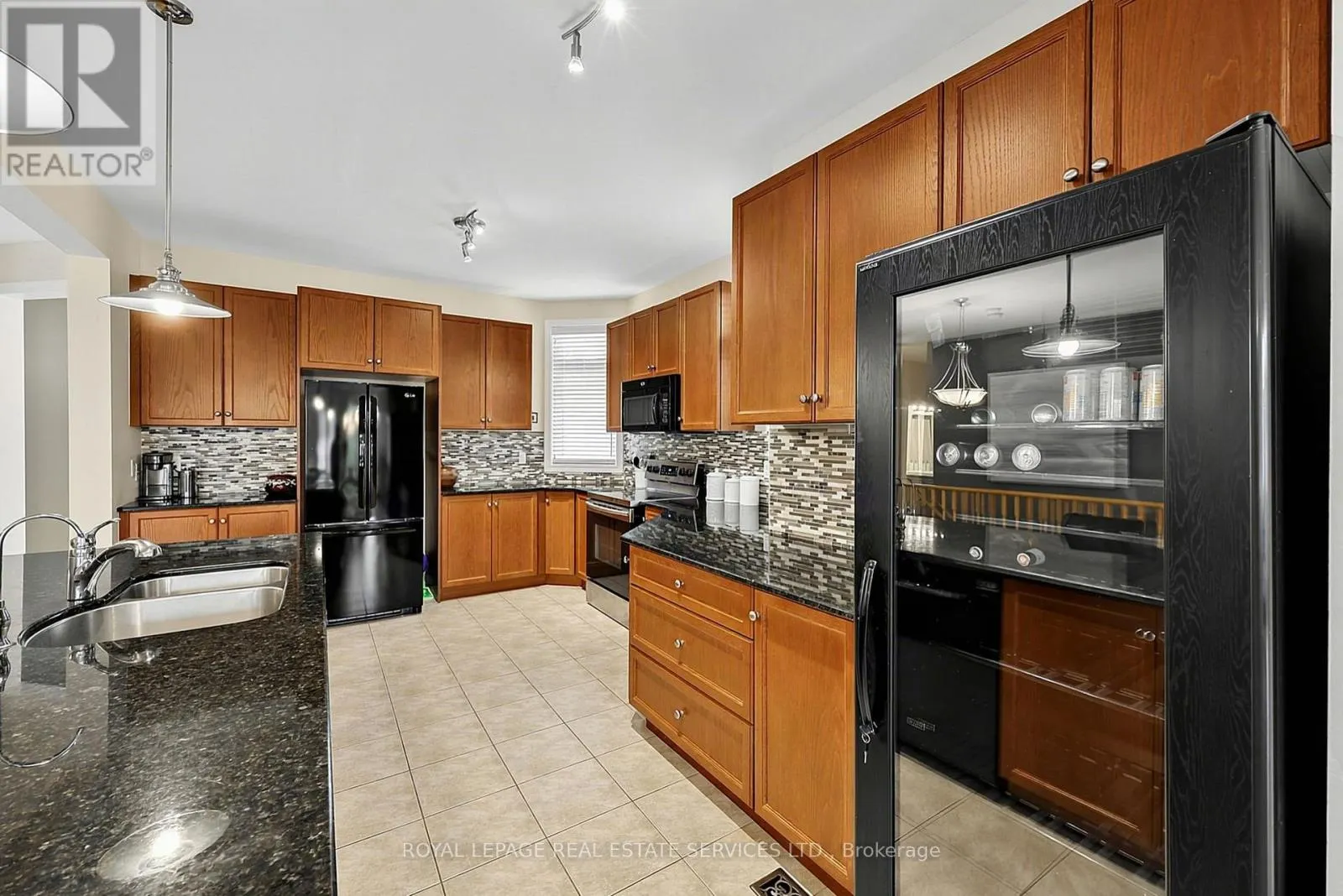 17 LEEWARD CIRCLE