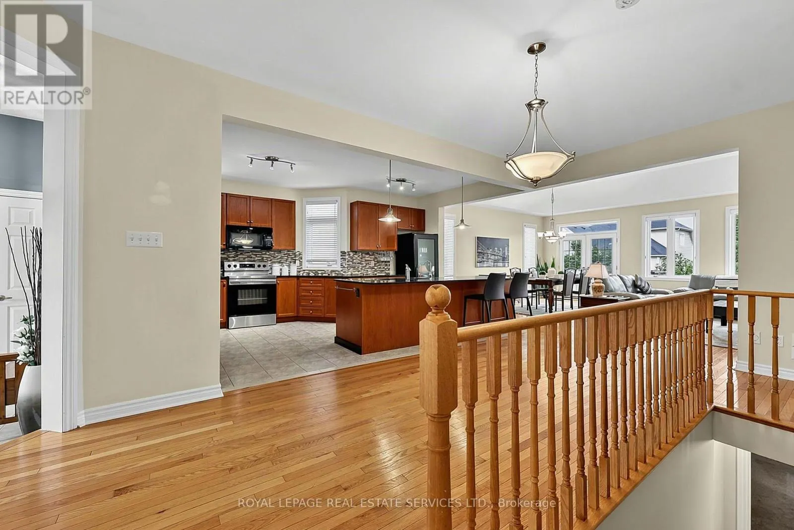 17 LEEWARD CIRCLE