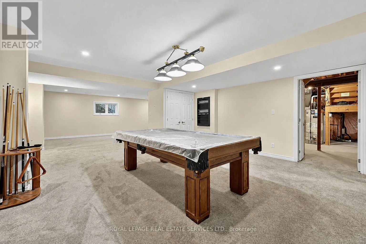 17 LEEWARD CIRCLE