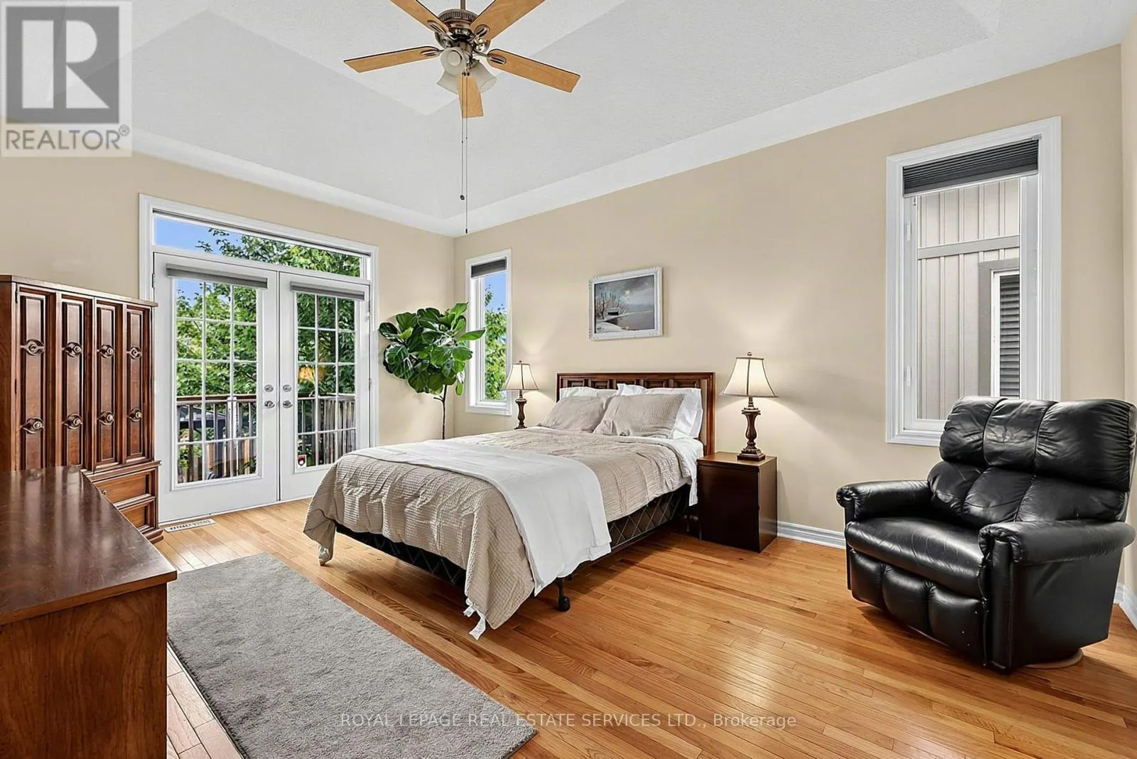 17 LEEWARD CIRCLE