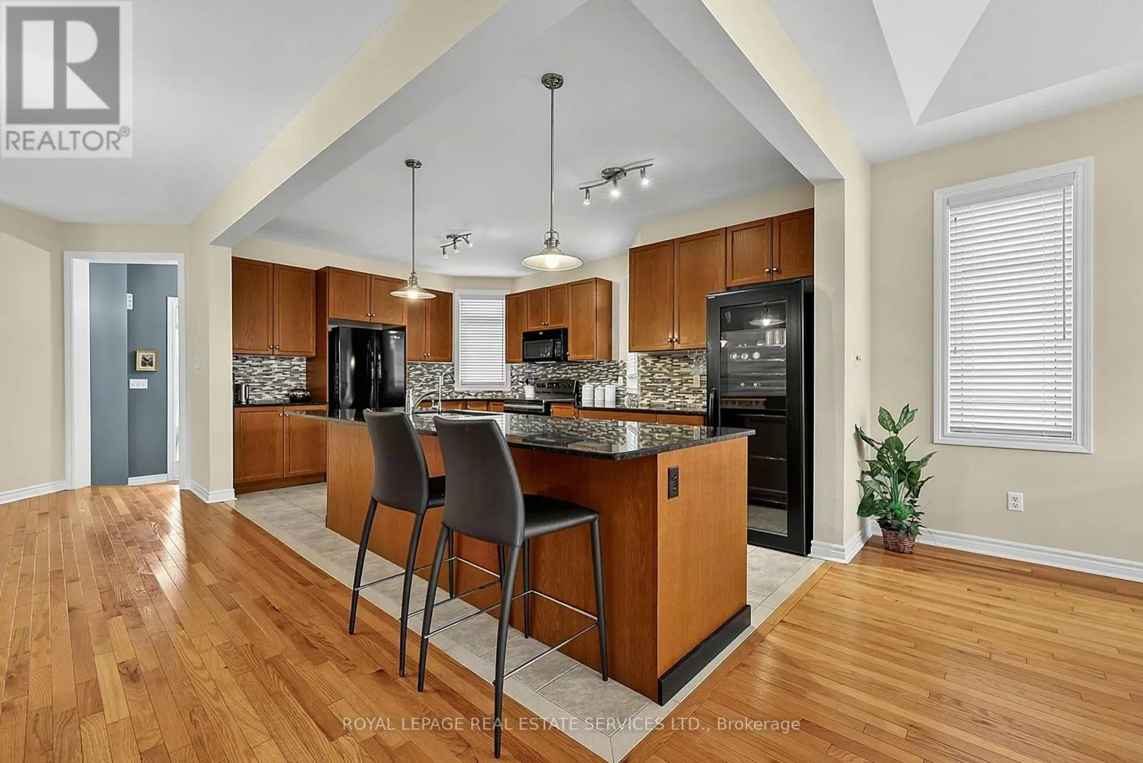 17 LEEWARD CIRCLE