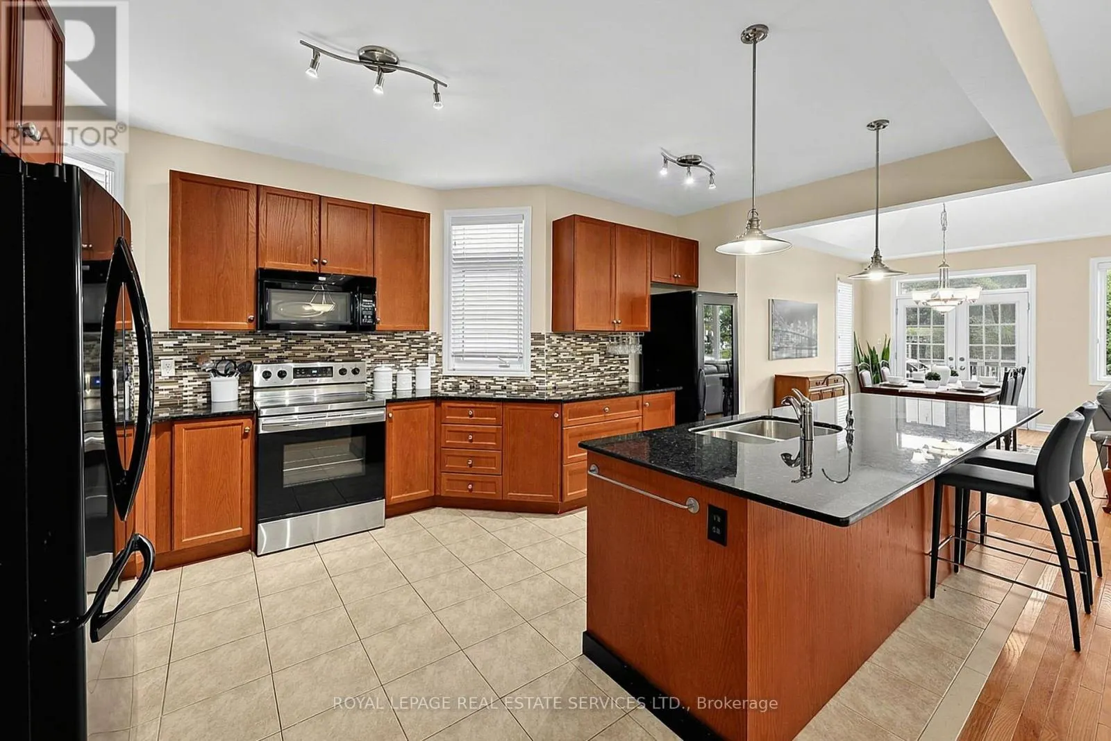 17 LEEWARD CIRCLE