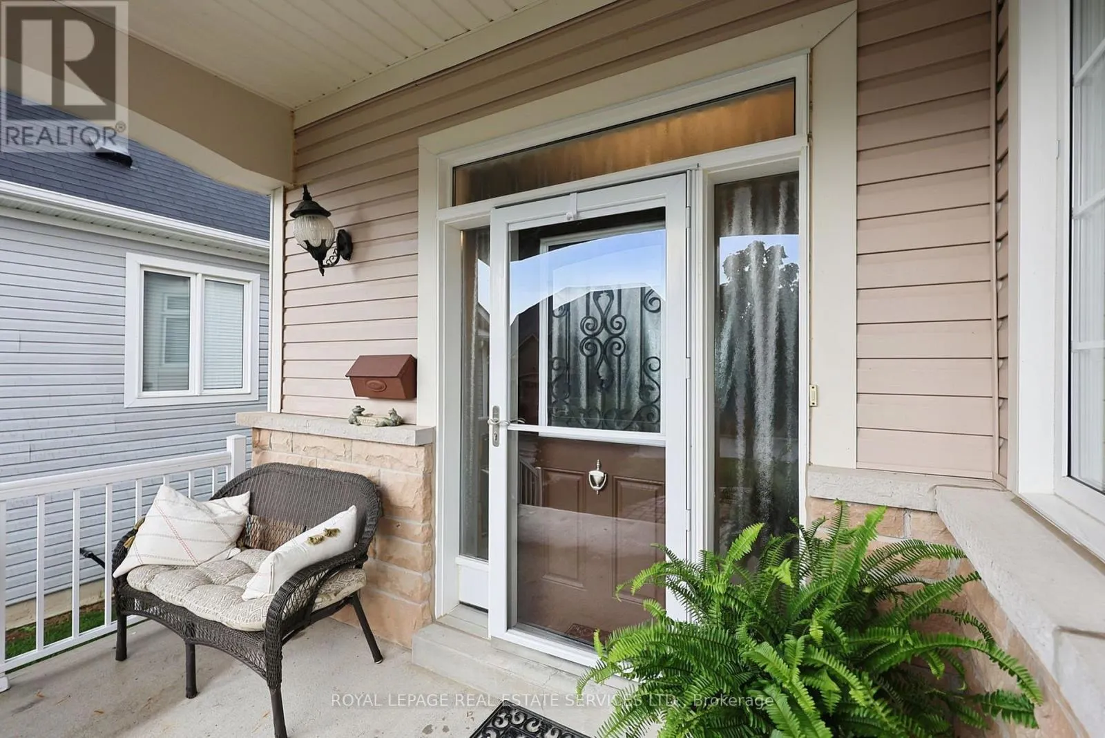 17 LEEWARD CIRCLE