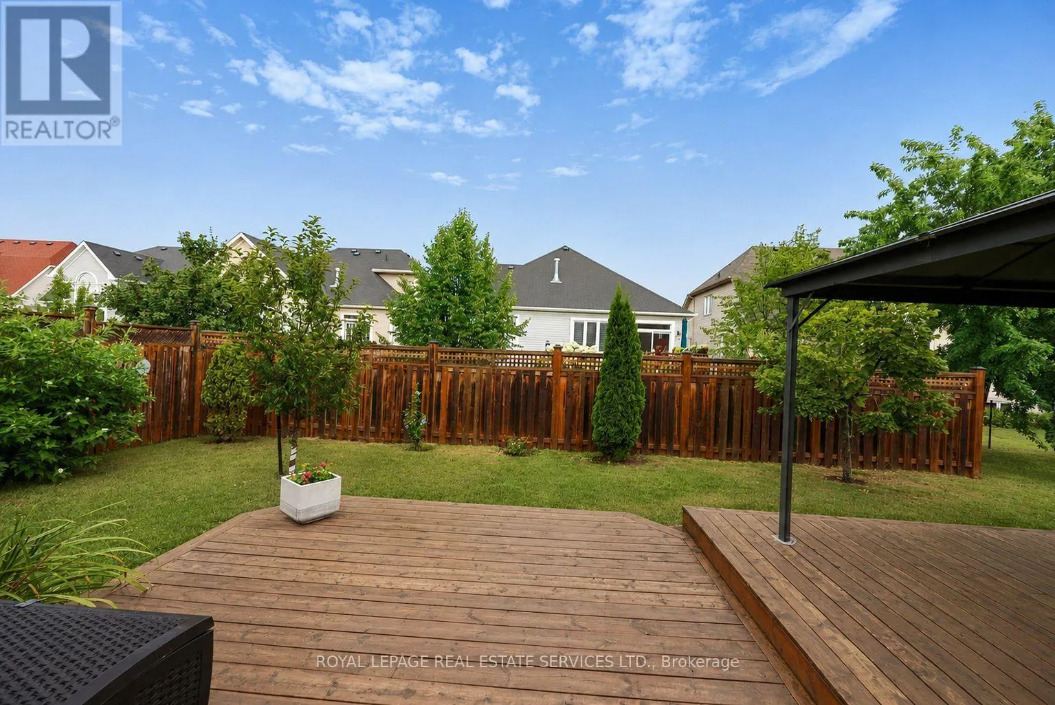 17 LEEWARD CIRCLE