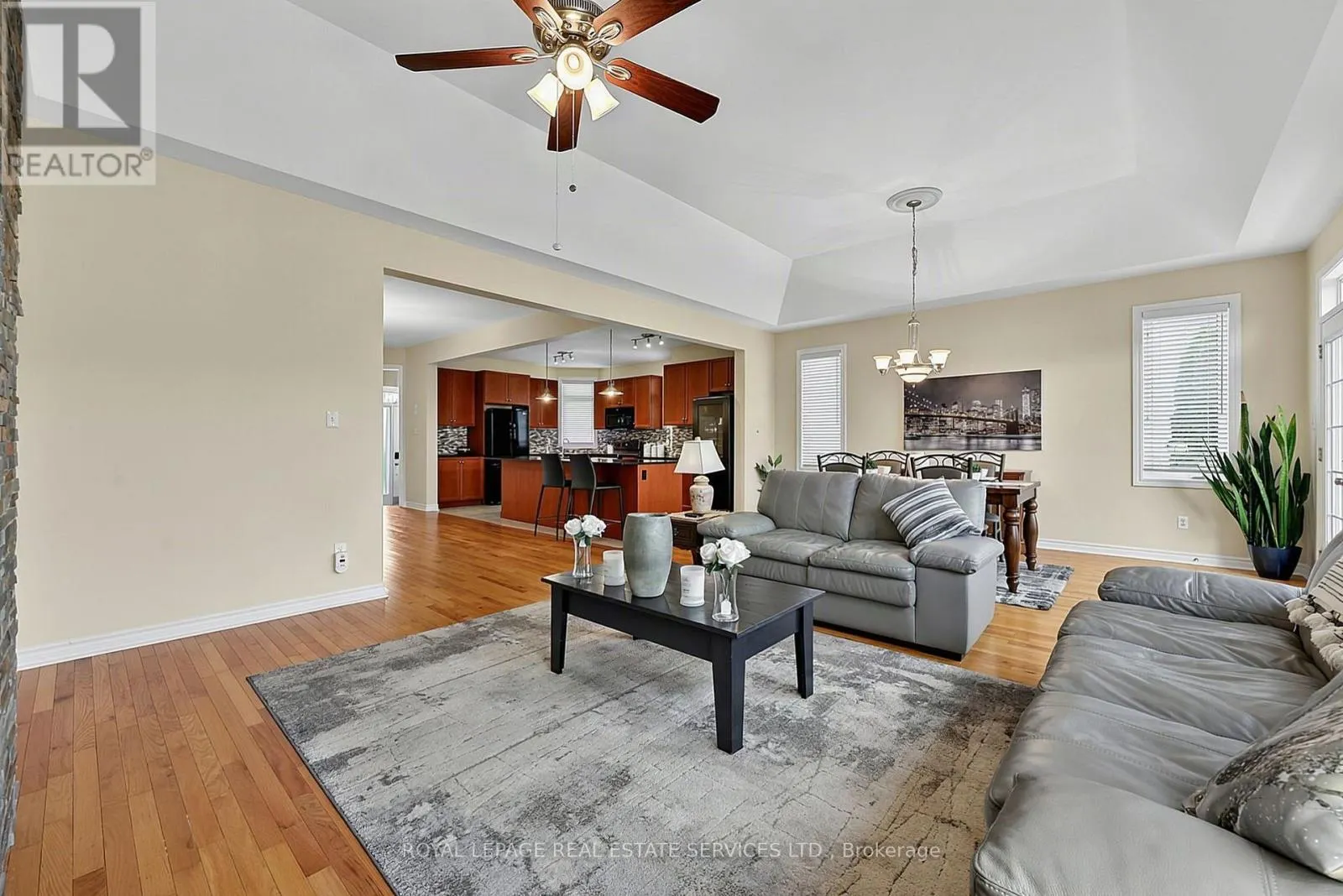 17 LEEWARD CIRCLE