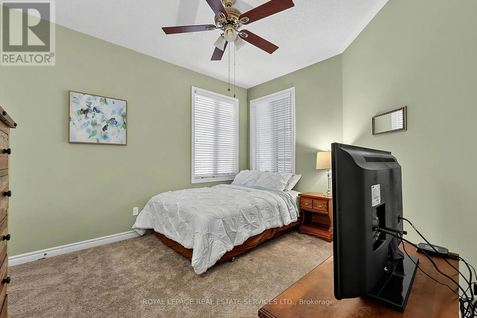 17 LEEWARD CIRCLE