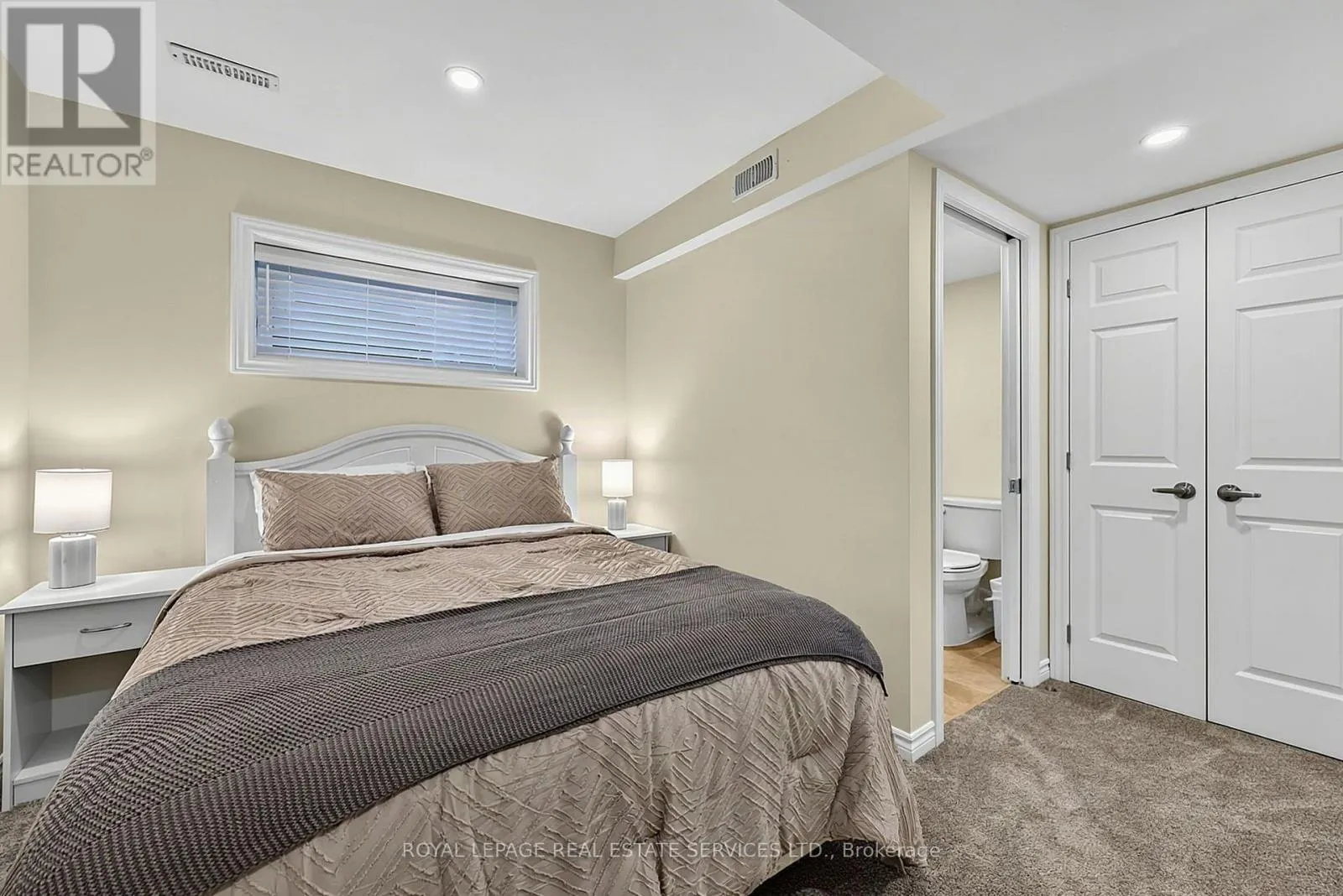17 LEEWARD CIRCLE