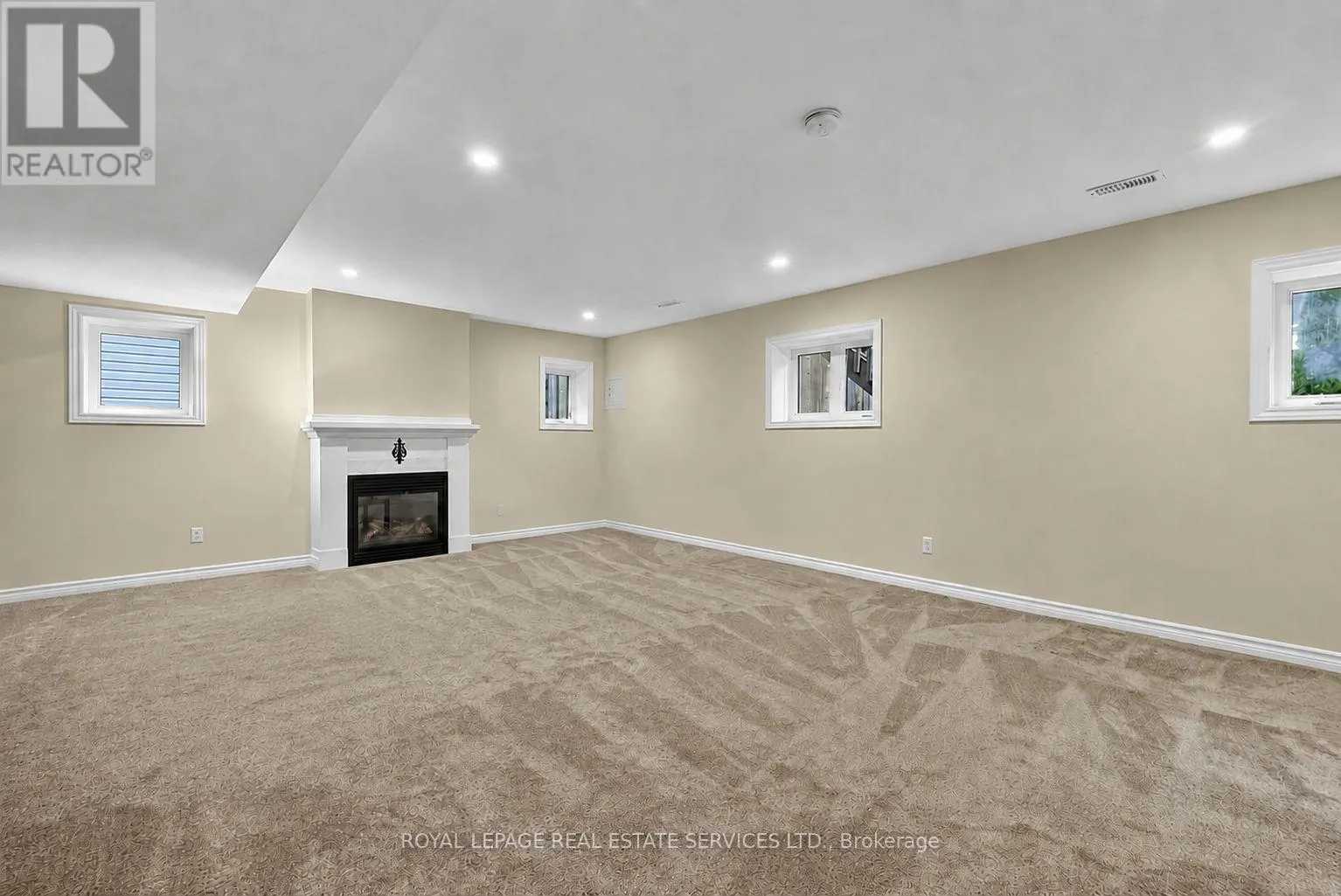 17 LEEWARD CIRCLE