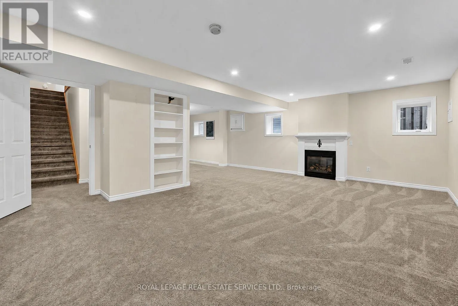 17 LEEWARD CIRCLE