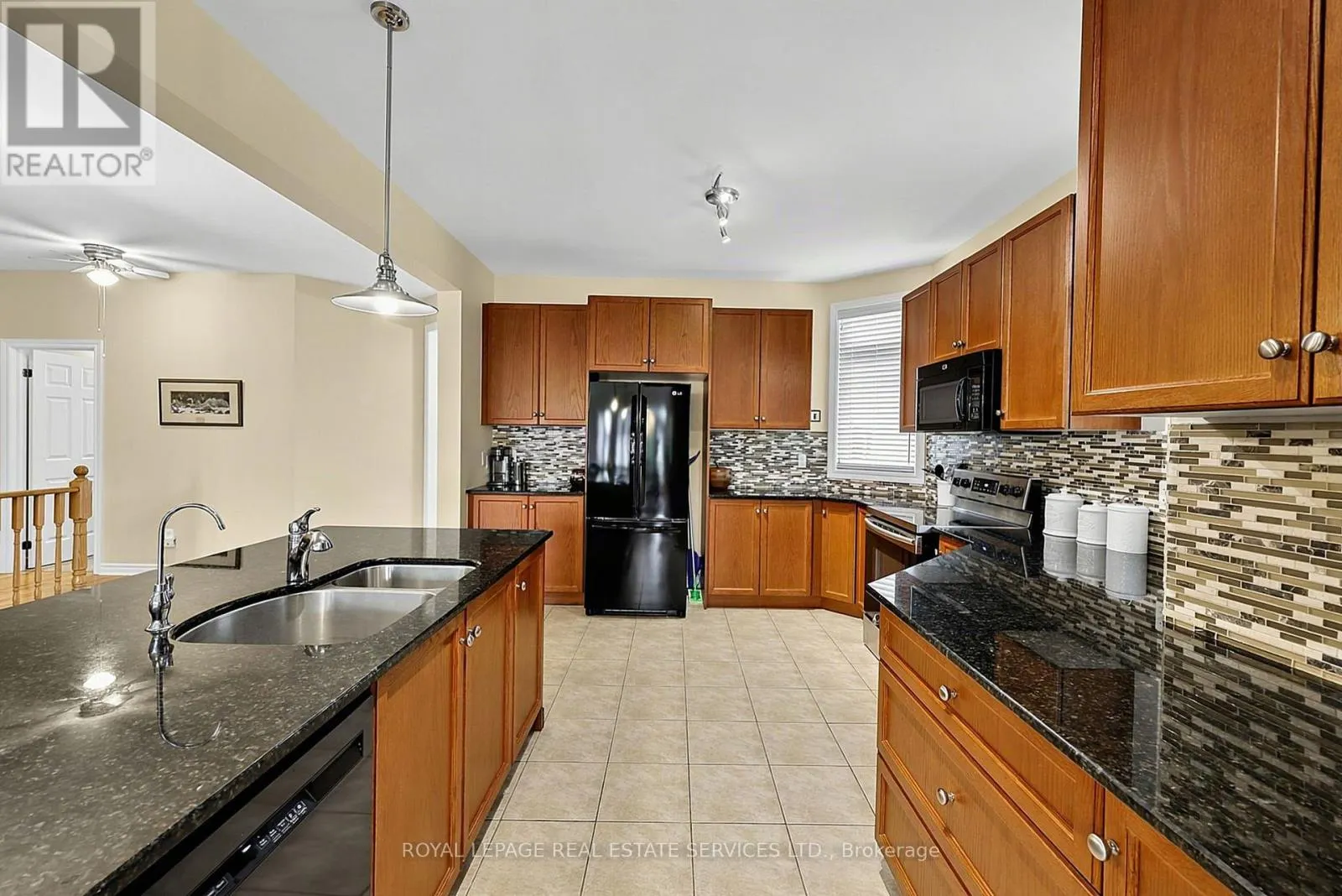 17 LEEWARD CIRCLE