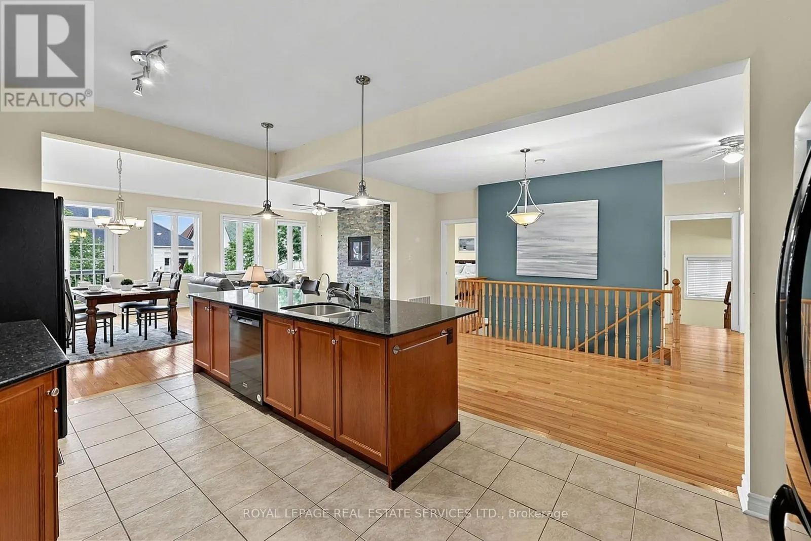 17 LEEWARD CIRCLE