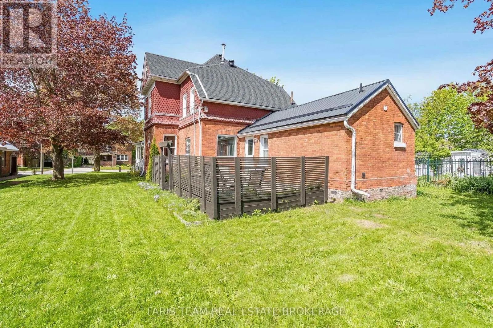 23 YONGE STREET S