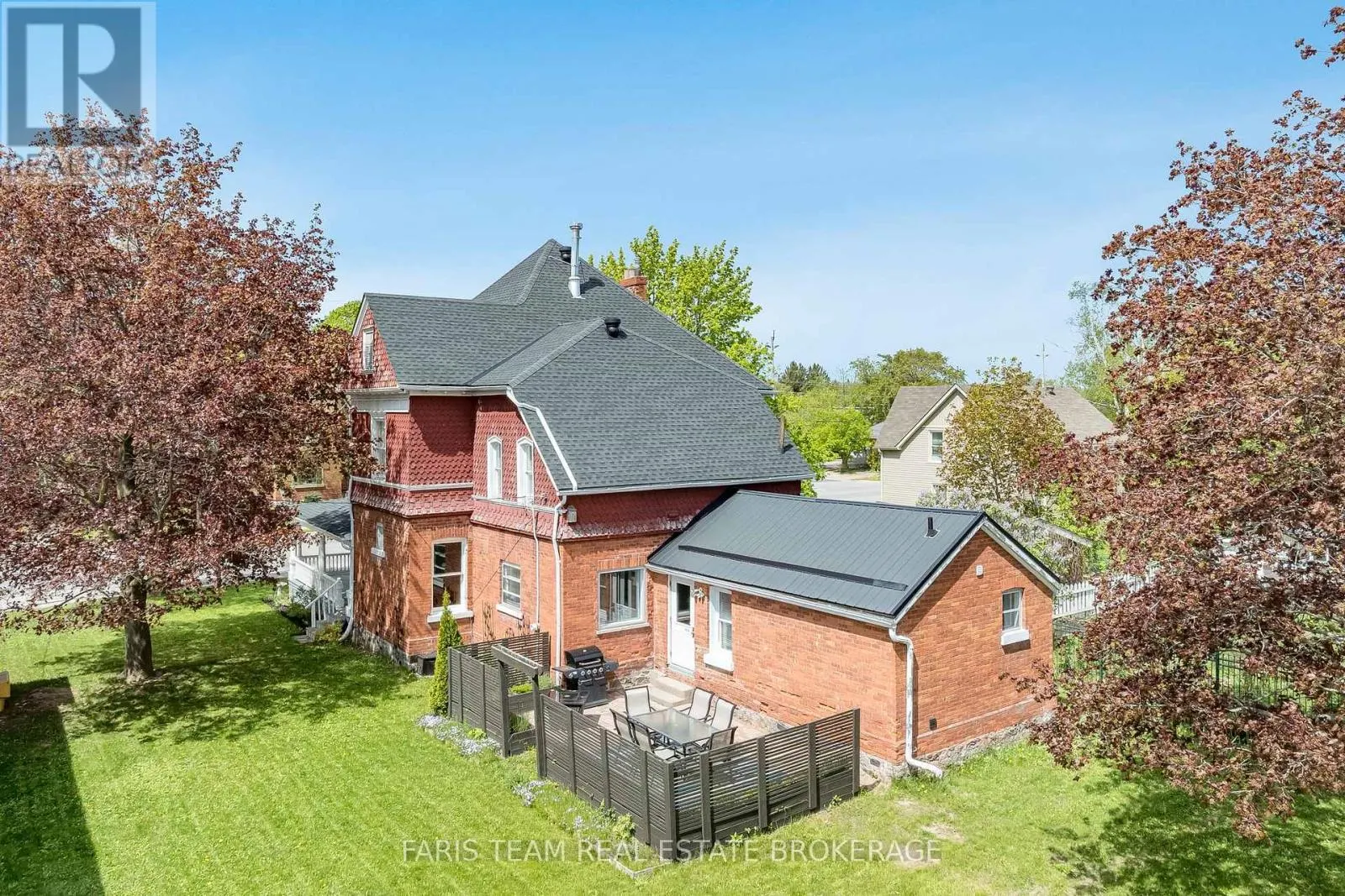 23 YONGE STREET S