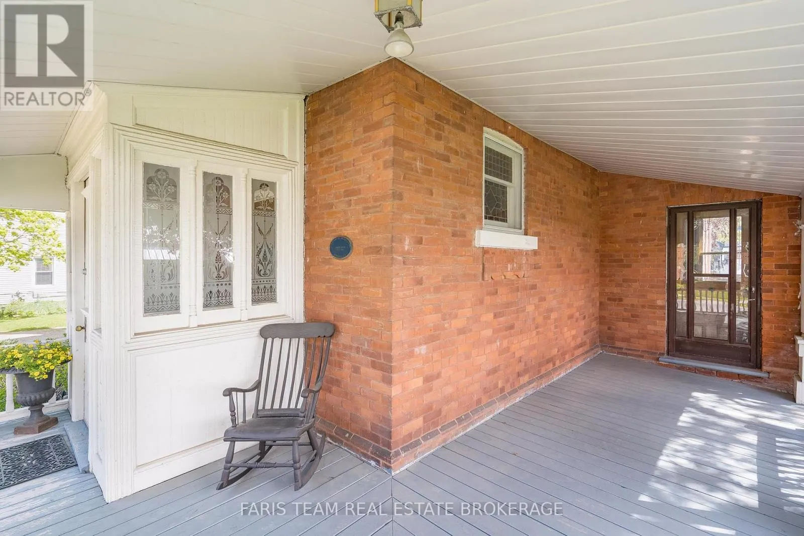 23 YONGE STREET S