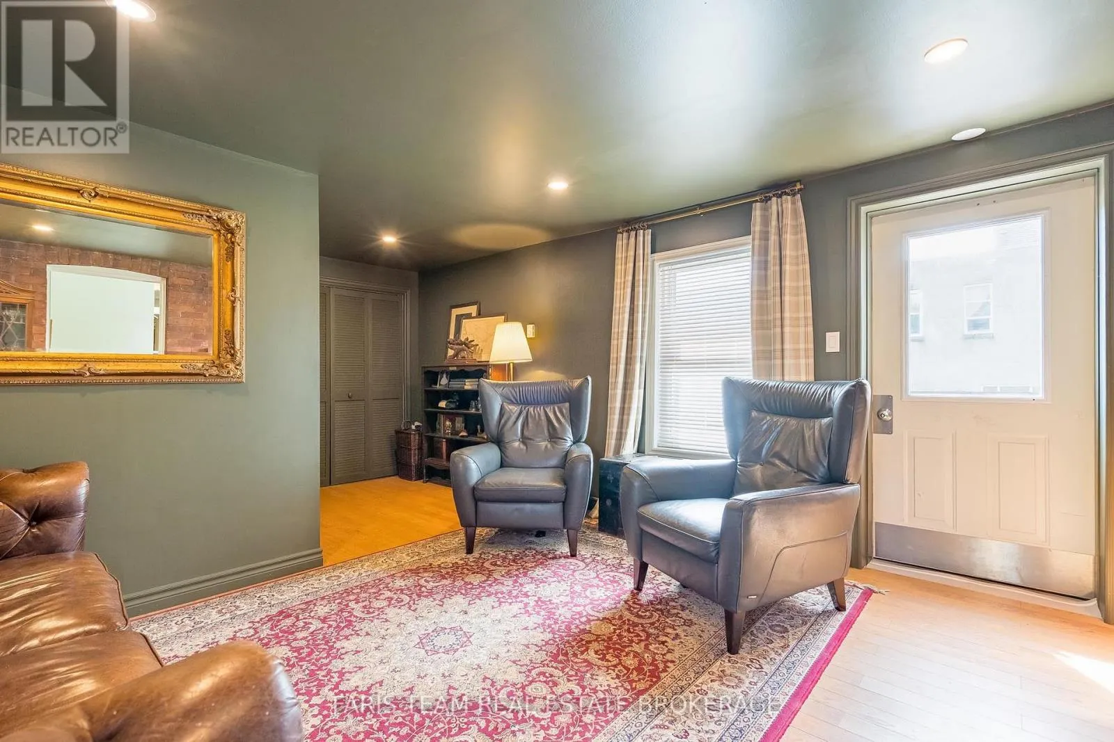 23 YONGE STREET S