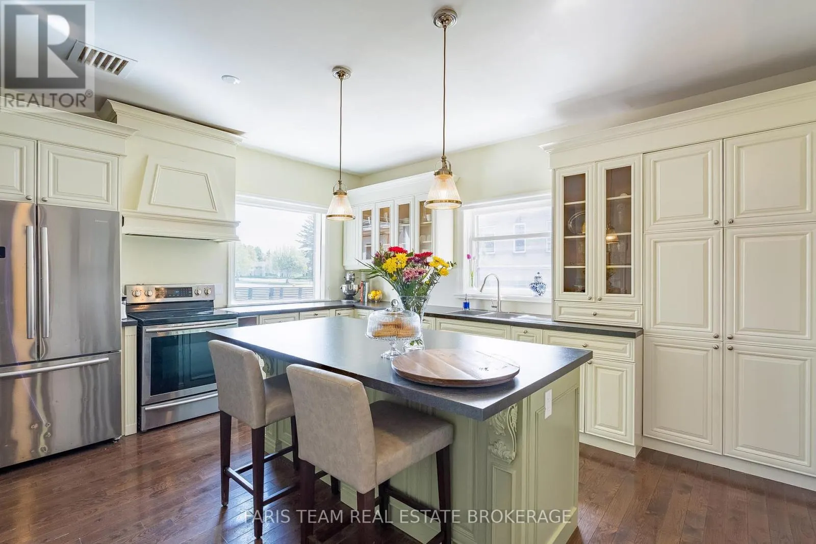 23 YONGE STREET S