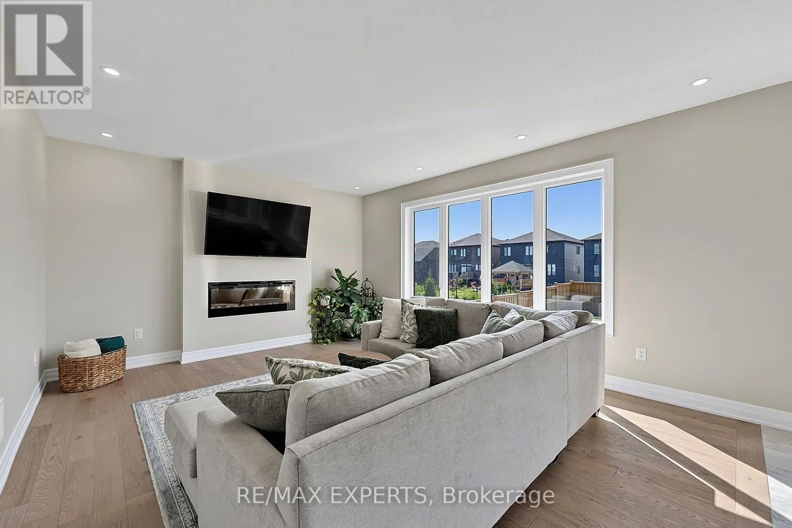 222 MAPLESIDE DRIVE