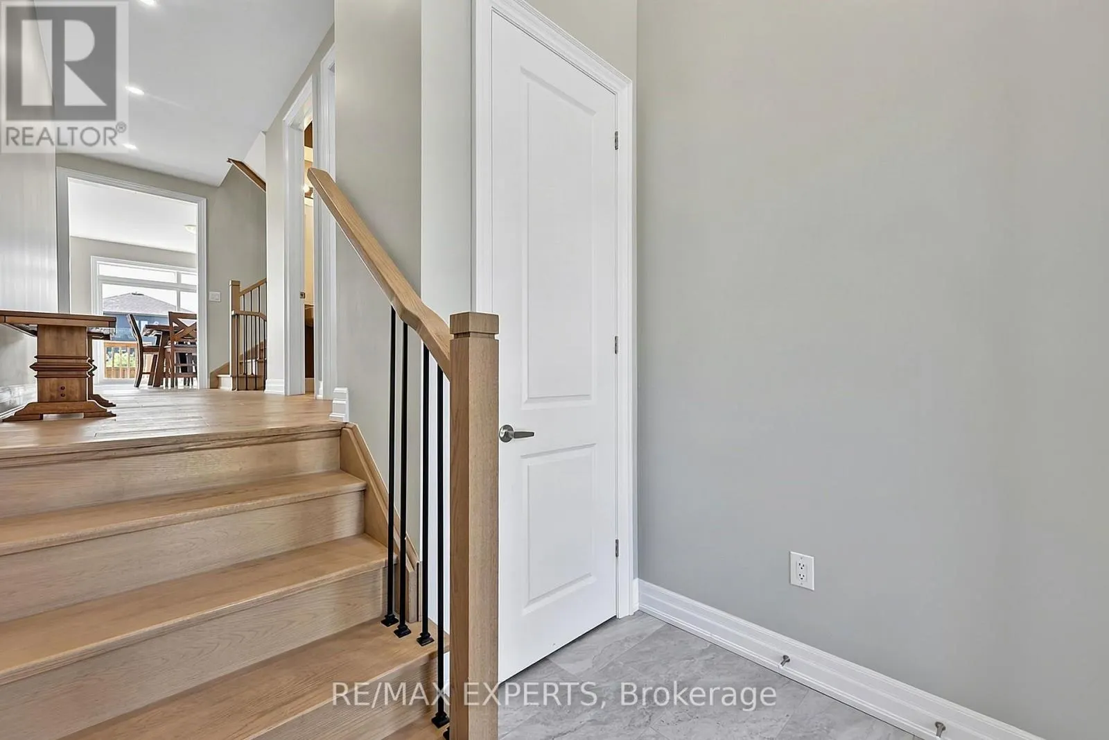 222 MAPLESIDE DRIVE