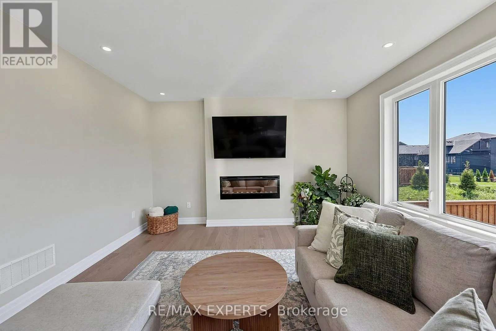 222 MAPLESIDE DRIVE