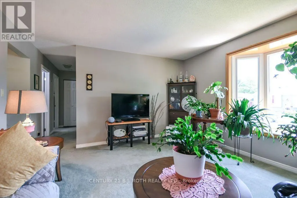 21 KORLEA CRESCENT
