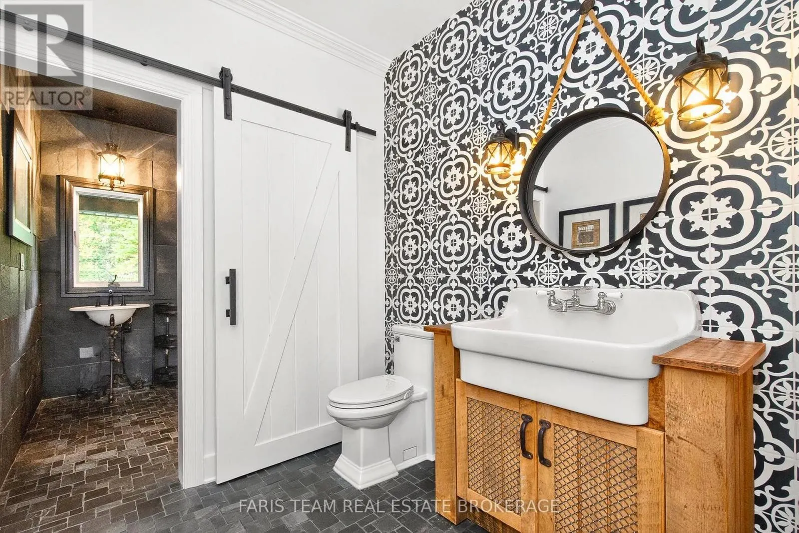 1076 BEAVER LANE