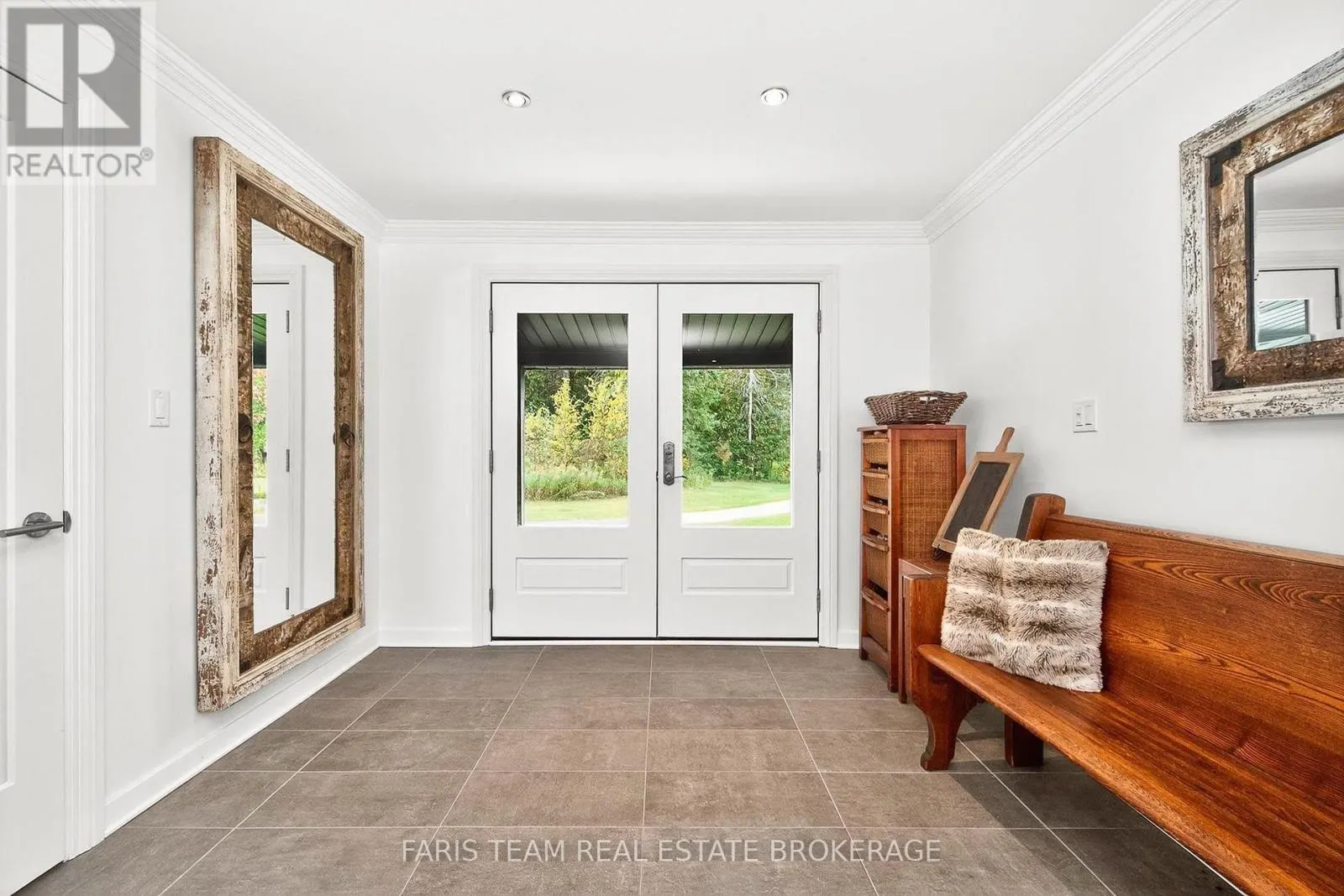 1076 BEAVER LANE