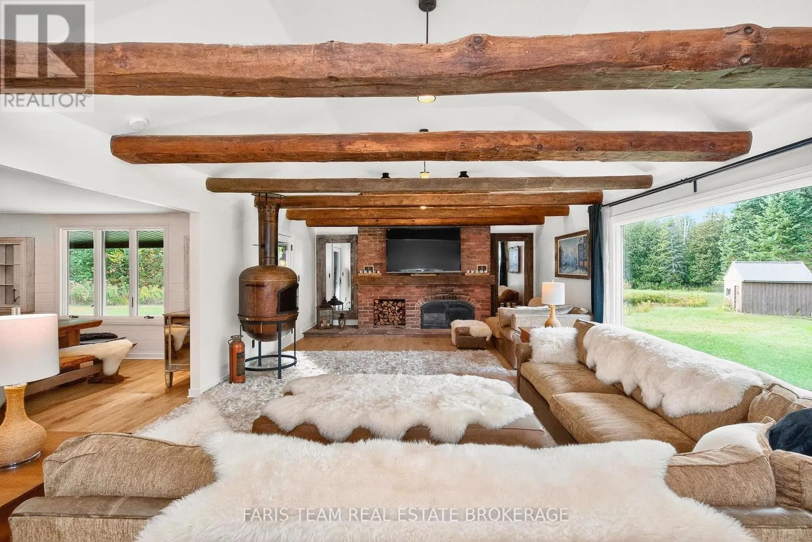 1076 BEAVER LANE