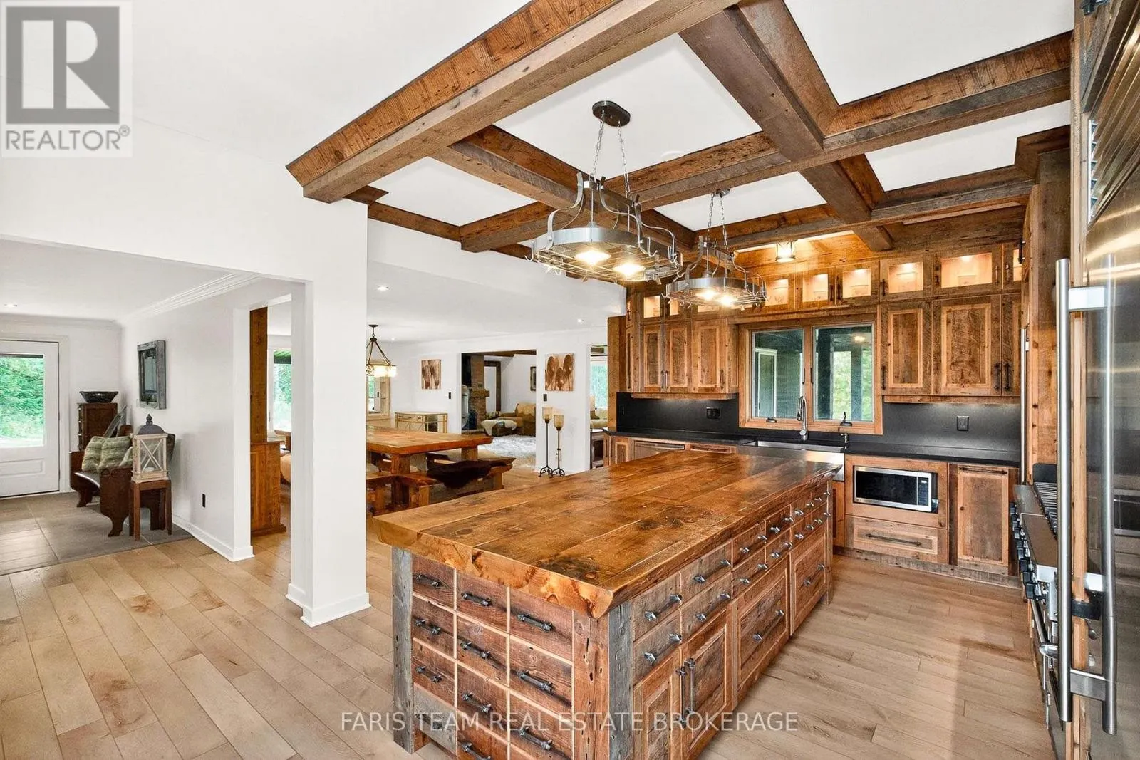 1076 BEAVER LANE