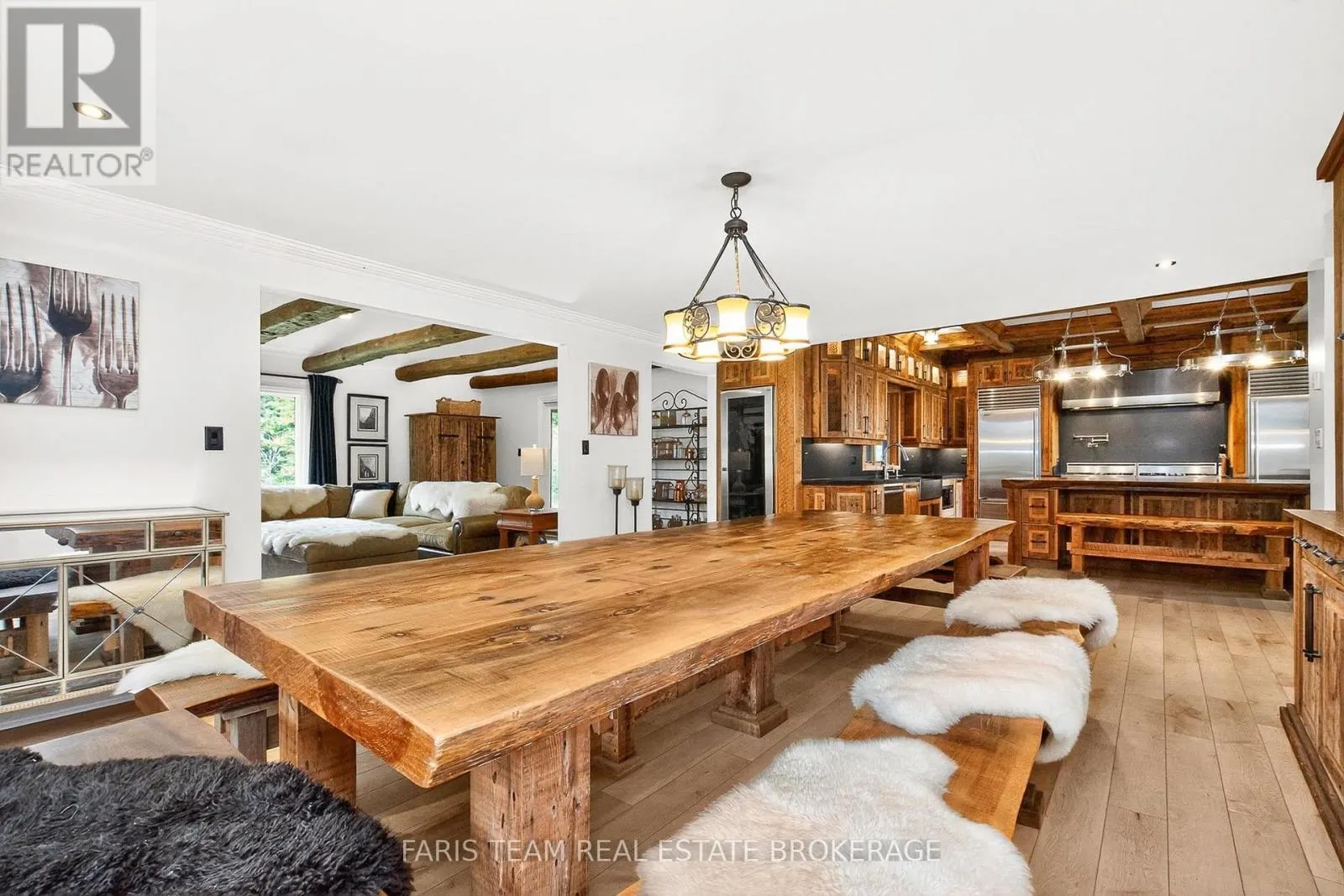1076 BEAVER LANE
