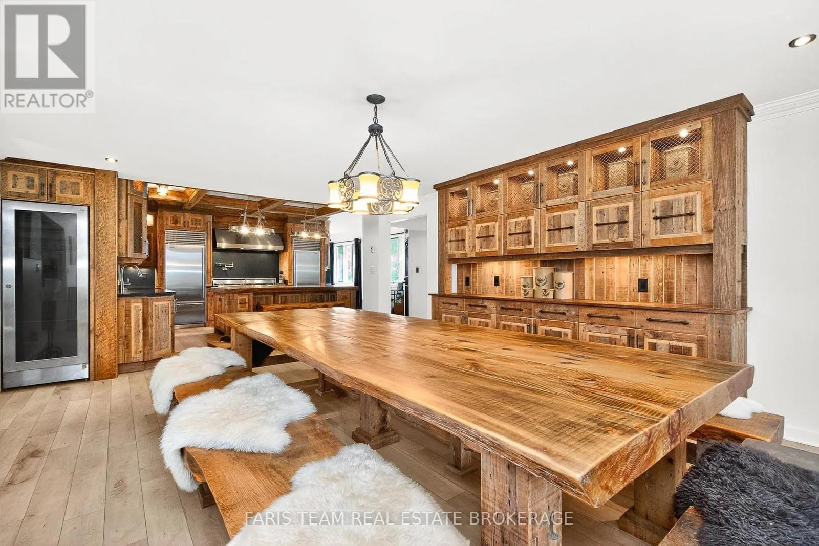 1076 BEAVER LANE