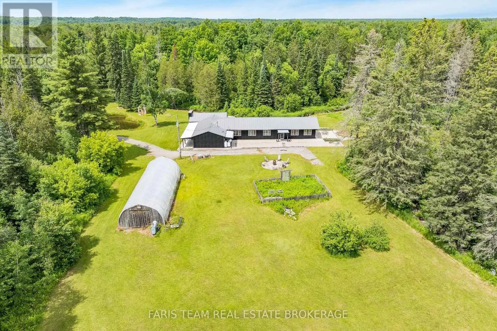 1076 BEAVER LANE
