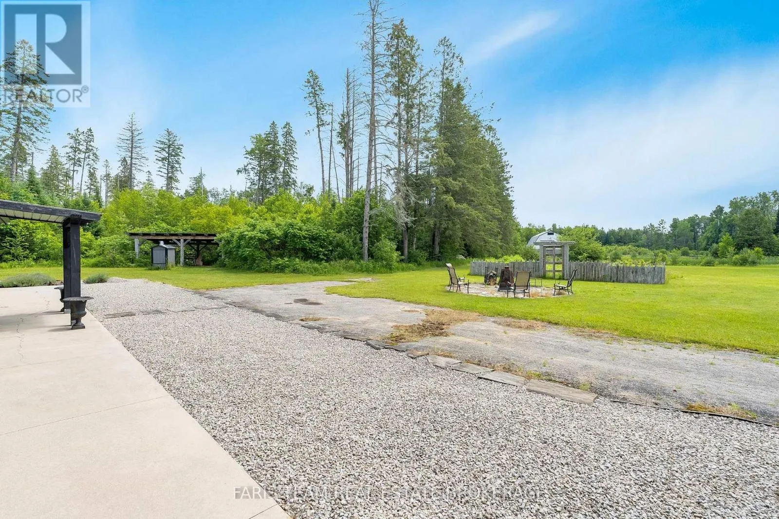 1076 BEAVER LANE