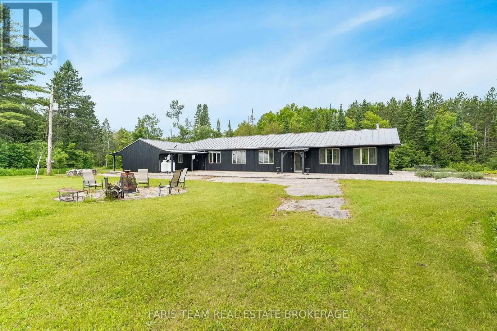1076 BEAVER LANE