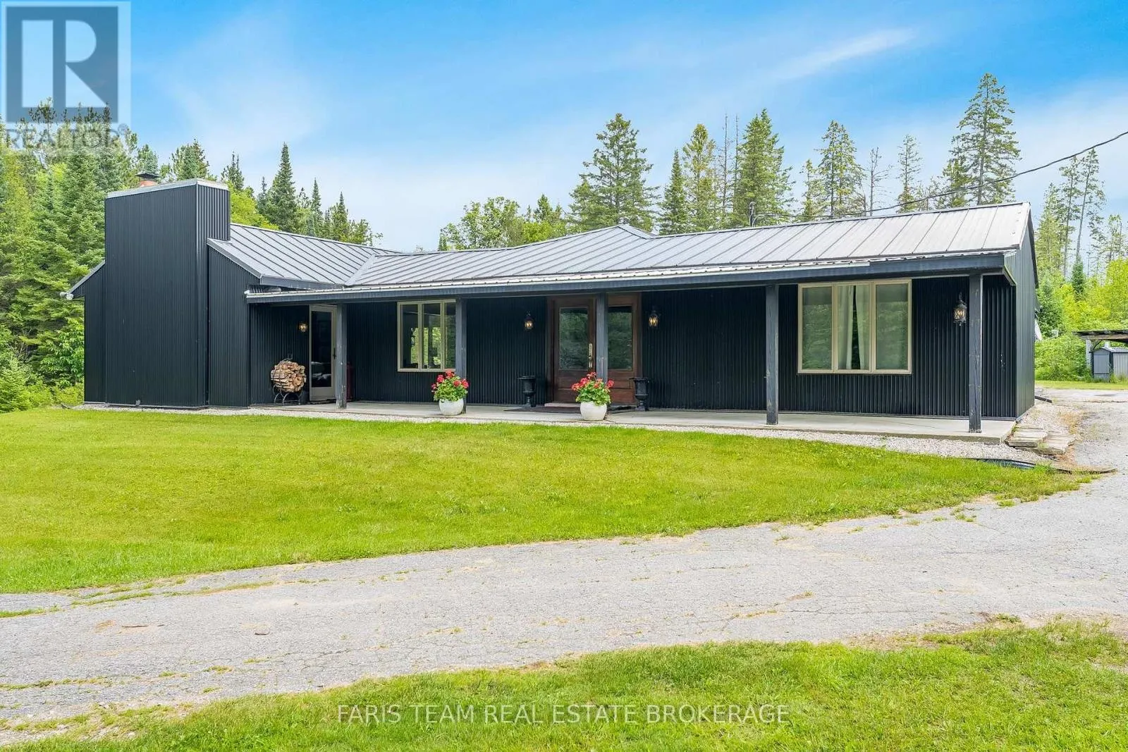 1076 BEAVER LANE