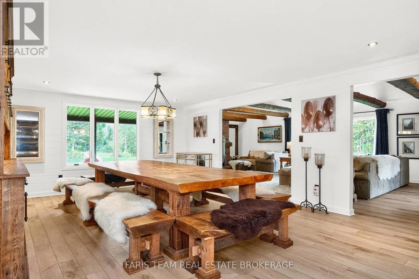 1076 BEAVER LANE