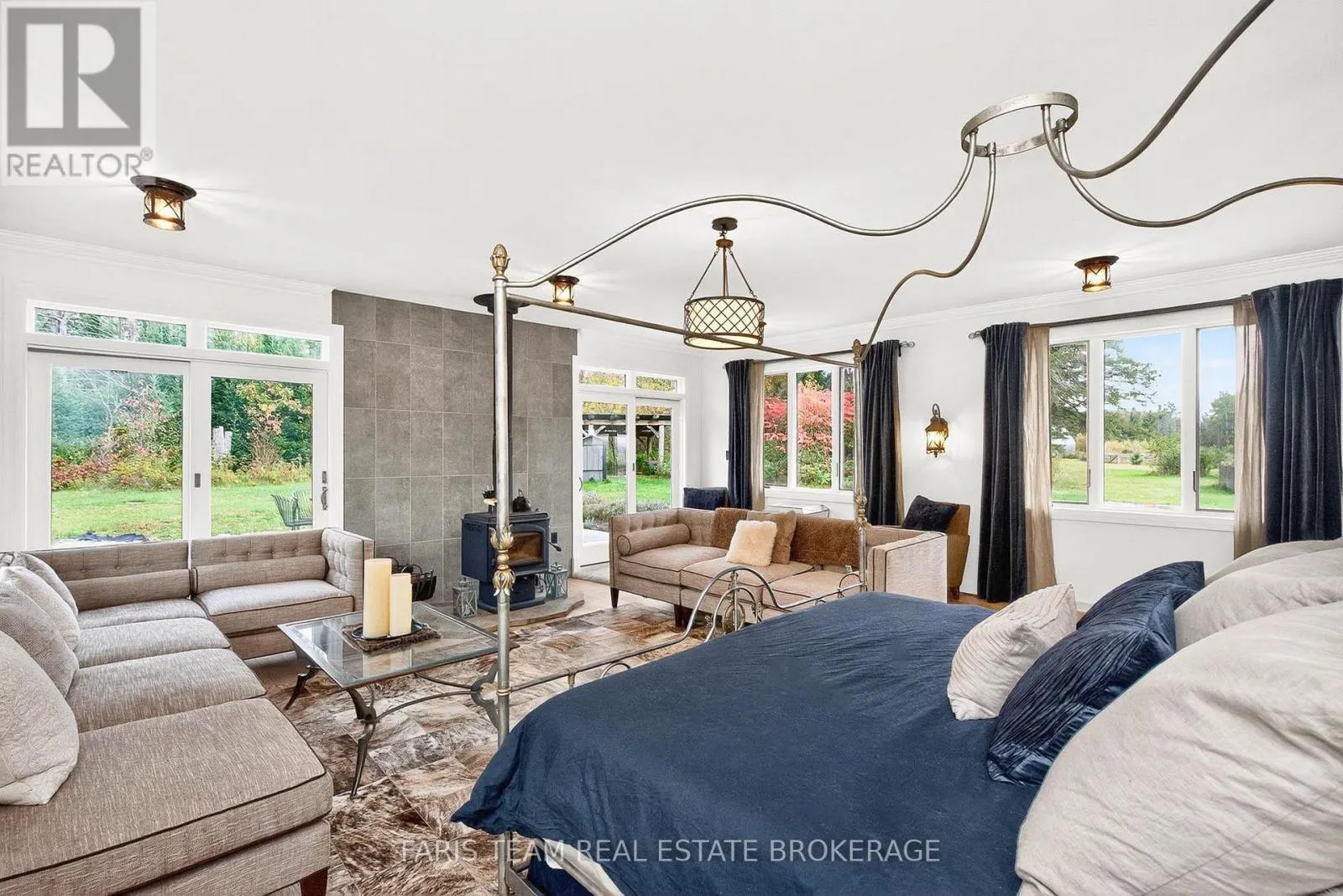 1076 BEAVER LANE