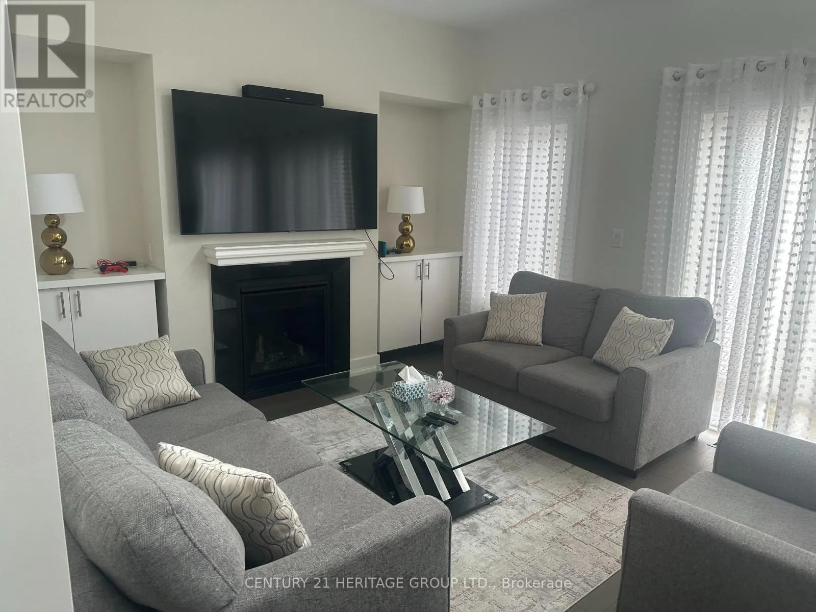32 RUBY CRESCENT