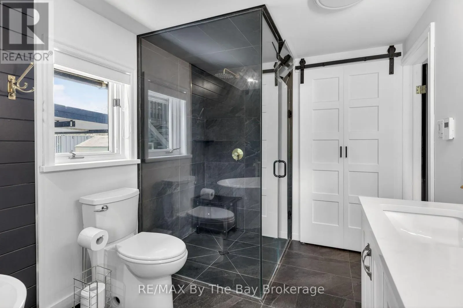 1416 RIVER ROAD W