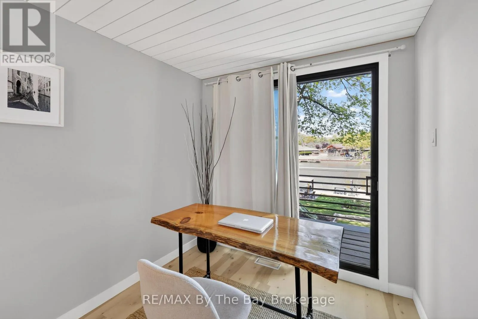 1416 RIVER ROAD W
