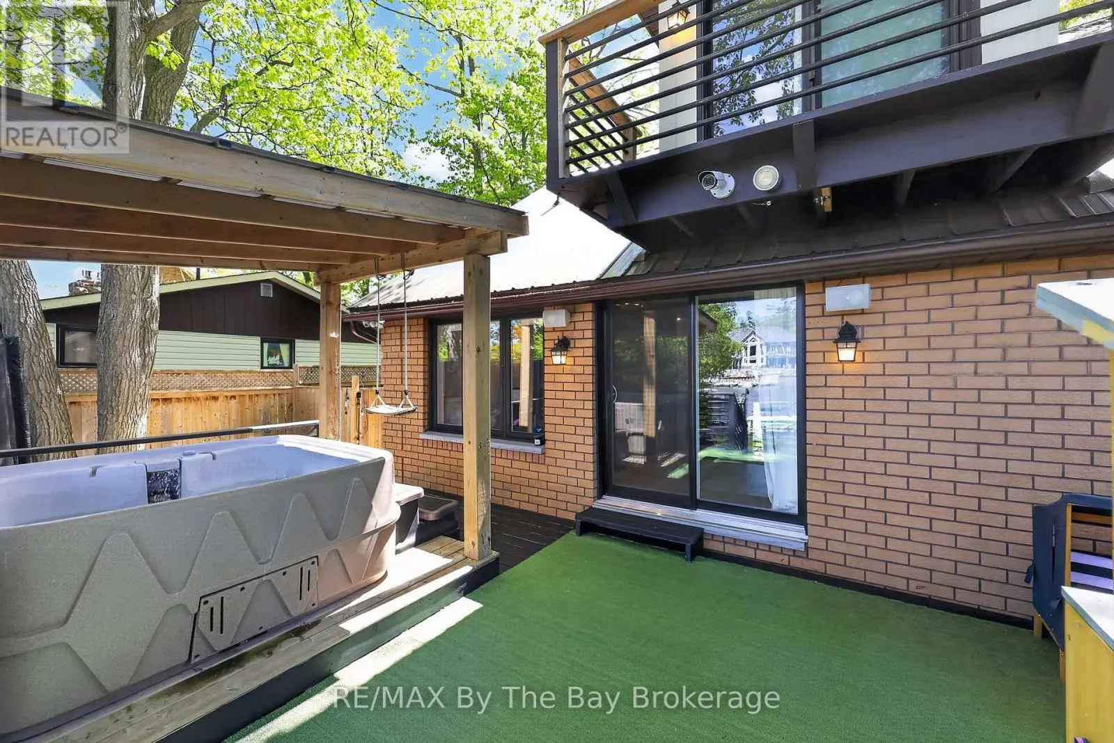 1416 RIVER ROAD W