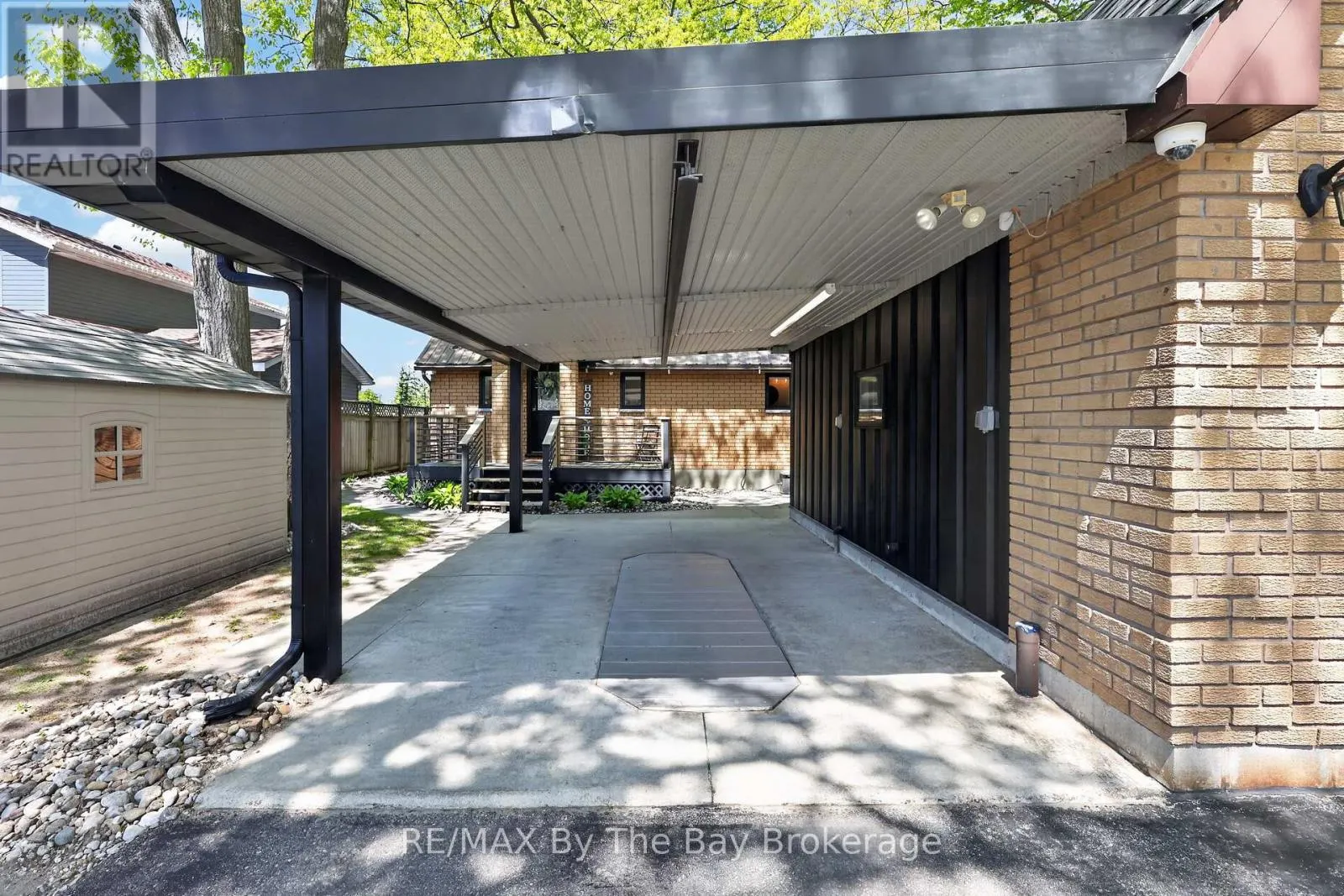 1416 RIVER ROAD W