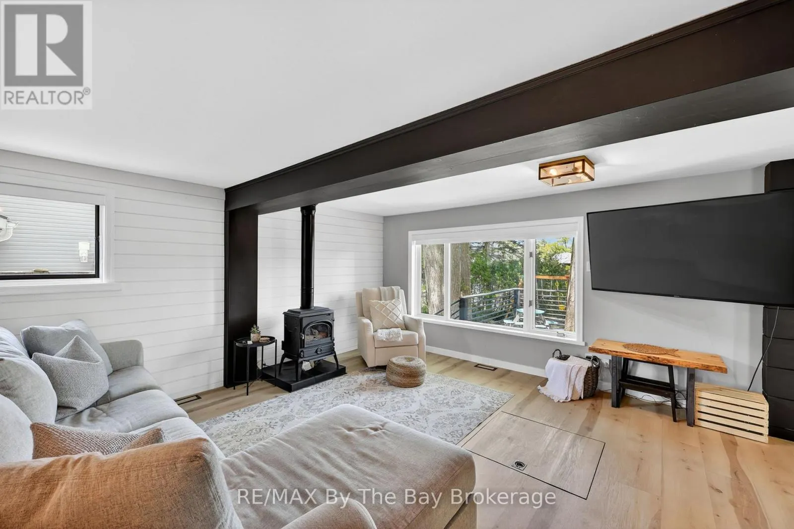 1416 RIVER ROAD W